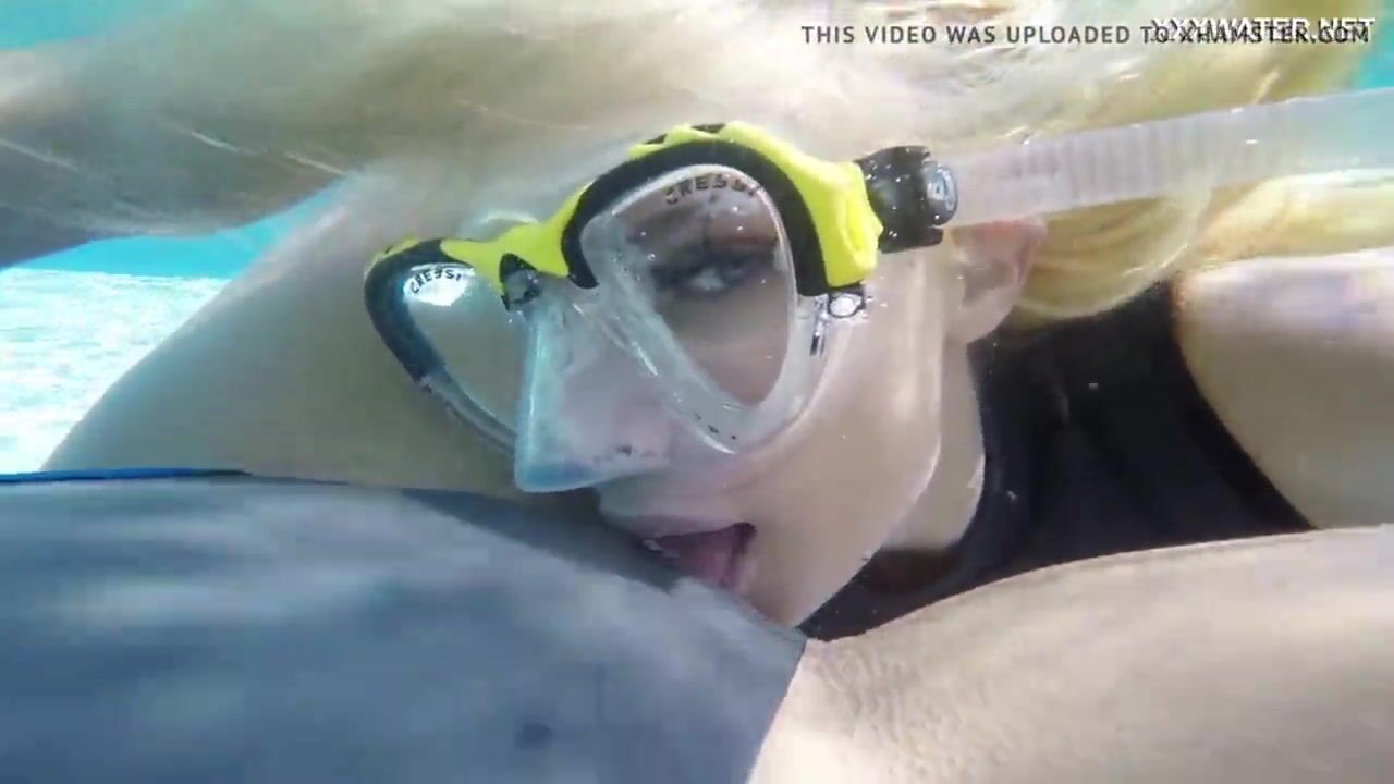 Hungarian Lesbian Babes Underwater Vodichkina And Farkas Lesbian Porn